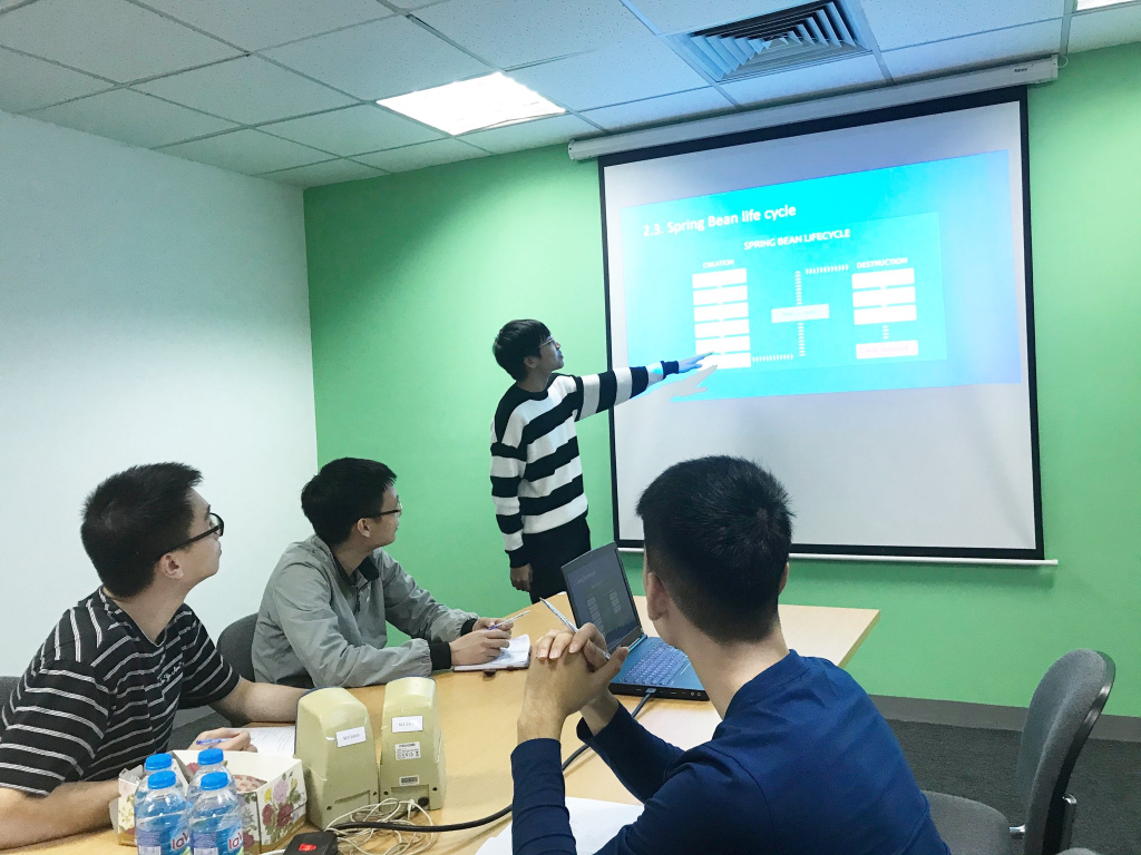 Saltlux Technology Internship Program 3 anh thuc tap 1