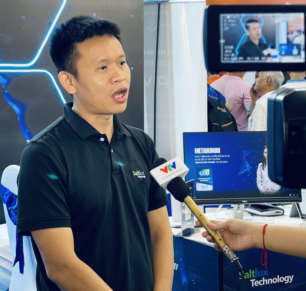 Saltlux Technology| AI4VN 2023 | Đại diện Saltlux Technologyg - Ông Nguyễn Tuấn Quang chia sẻ với báo chí truyền thông hai sản phẩm AI Assistant và Metahuman.