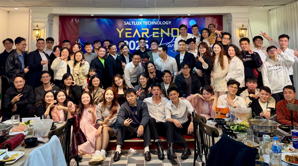 Year-end Party 2025: Hành trình một năm – tỏa sáng và bứt phá 11 z7563328070164 8949cbd1be7226ae3f3289b0ba1c76a4 2
